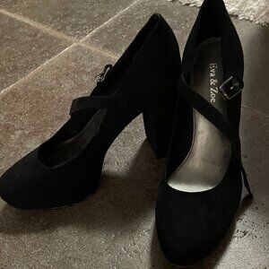 Black Eva and Zoe Mary Jane Heels with Chunky Heel Size W 9.5